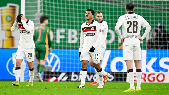 St. Paulis Mathias Rasmussen, Joel Chima Fujita und Mathias Pereira Lage (v.l.)