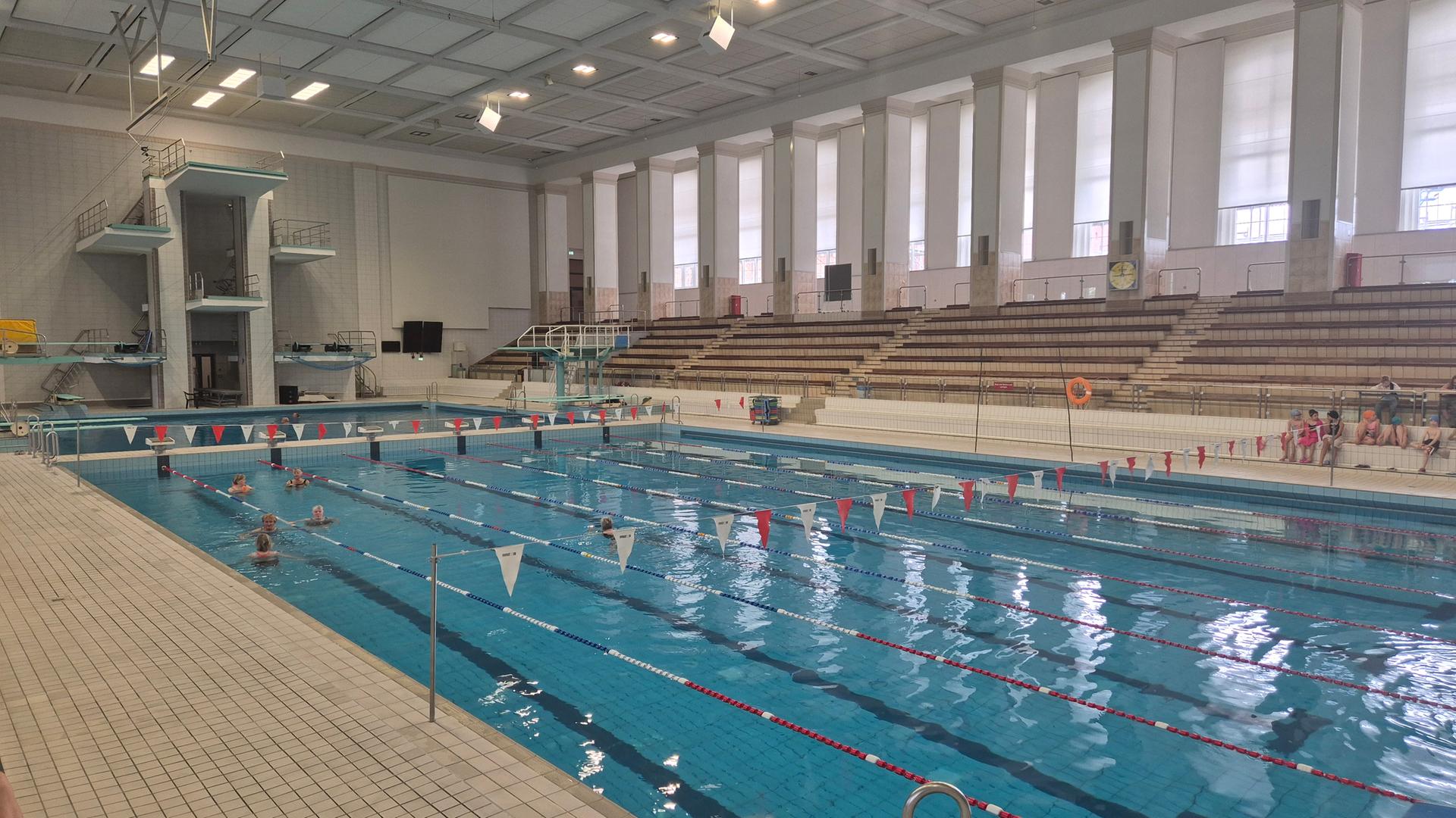 Rostocker Neptunschwimmhalle nach Sanierung wieder nutzbar