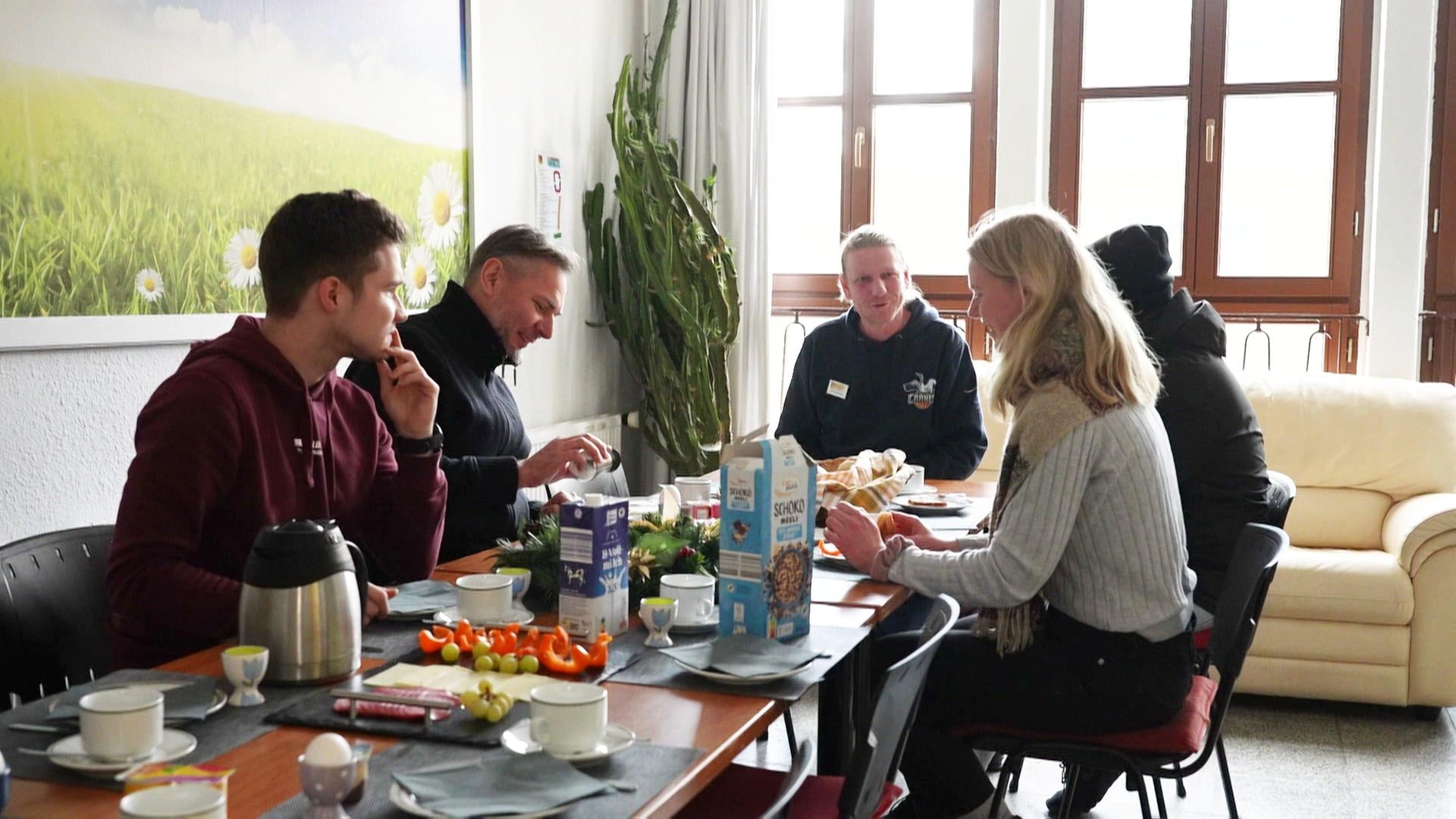 Ein "Käffchen" in Neubrandenburg als Türöffner