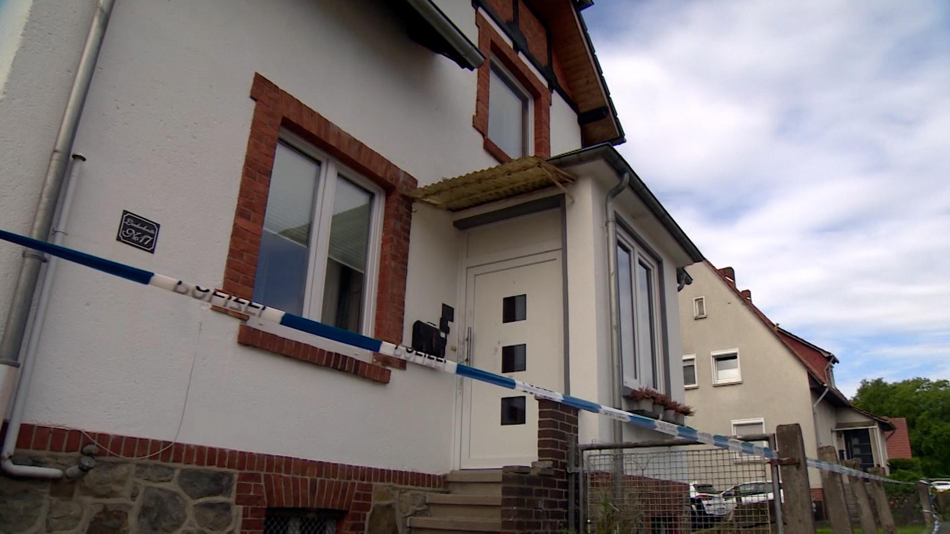 Ein Haus in dem Rinteln, in dem zwei Tote gefunden wurden. | Amadeus Sartorius