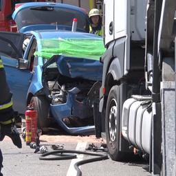 Unfall: Bei Lingen sind ein Auto und ein Lkw frontal zusammengestoßen.