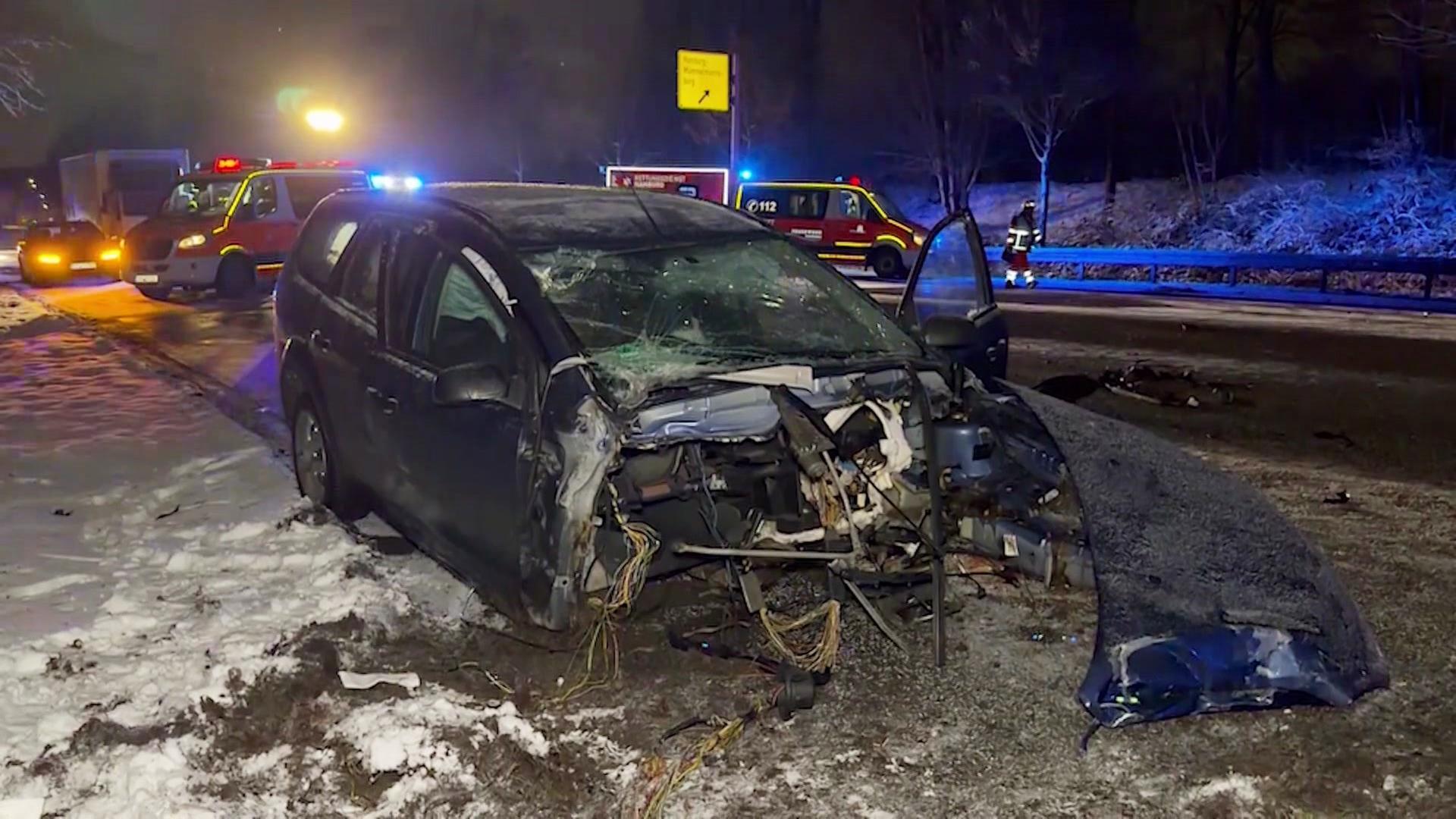 Unfall in Lohbrügge: Auto gerät in Gegenverkehr