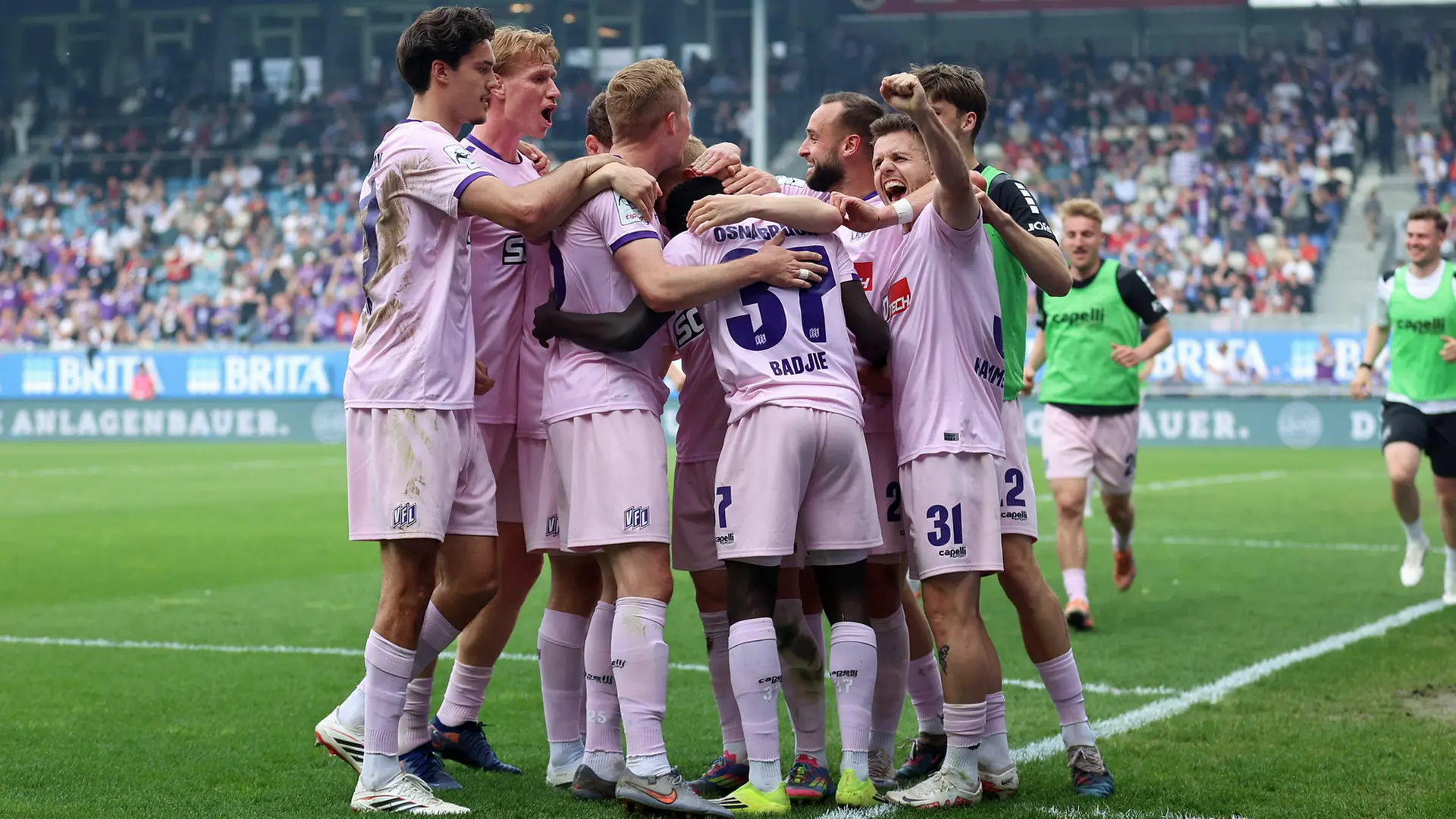 Schaulaufen in Wiesbaden - Fans des VfL Osnabrück zelebrieren Aufstieg