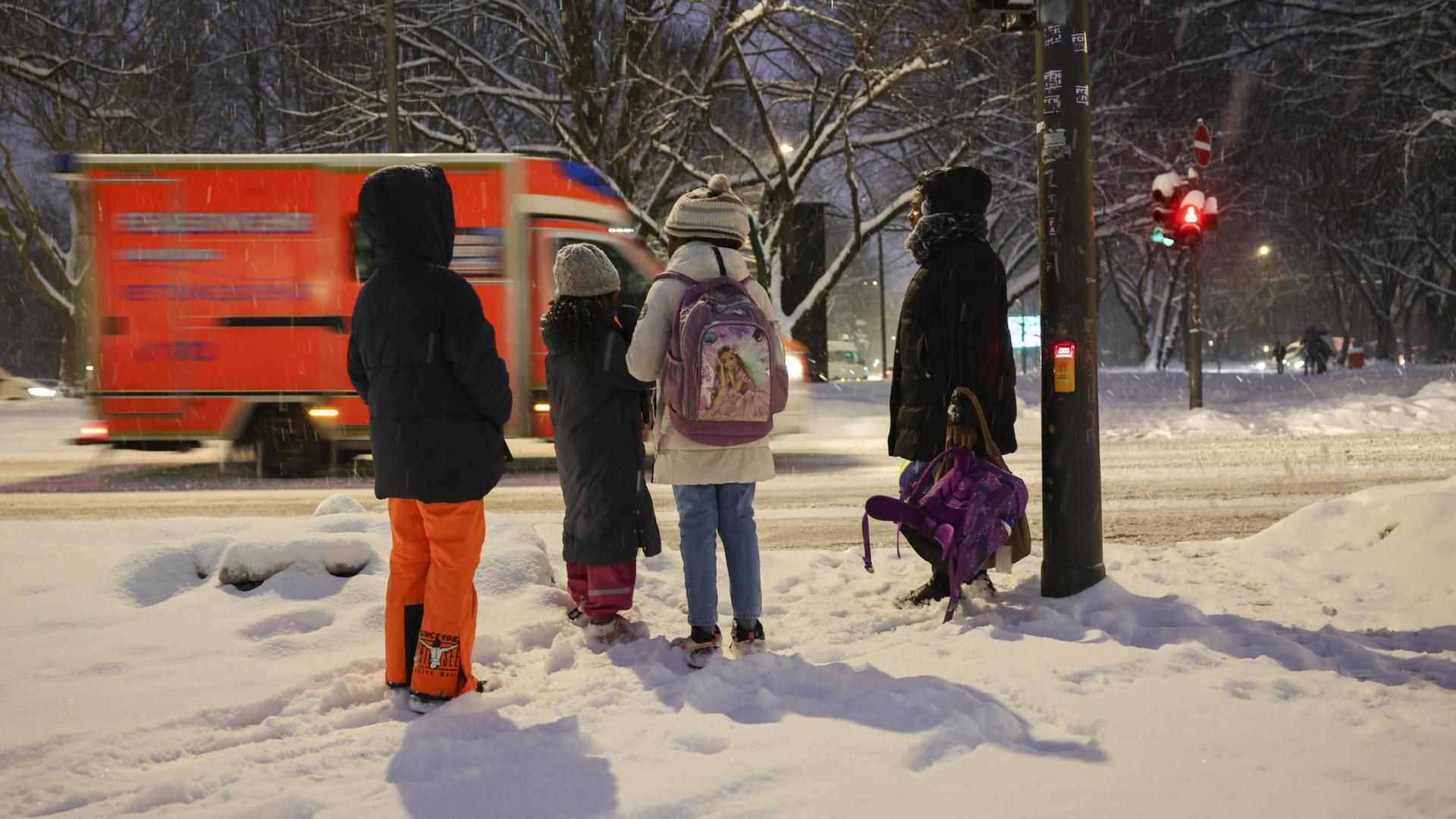 Liveticker: Schnee und Glätte in Hamburg – Flugstreichungen am Airport