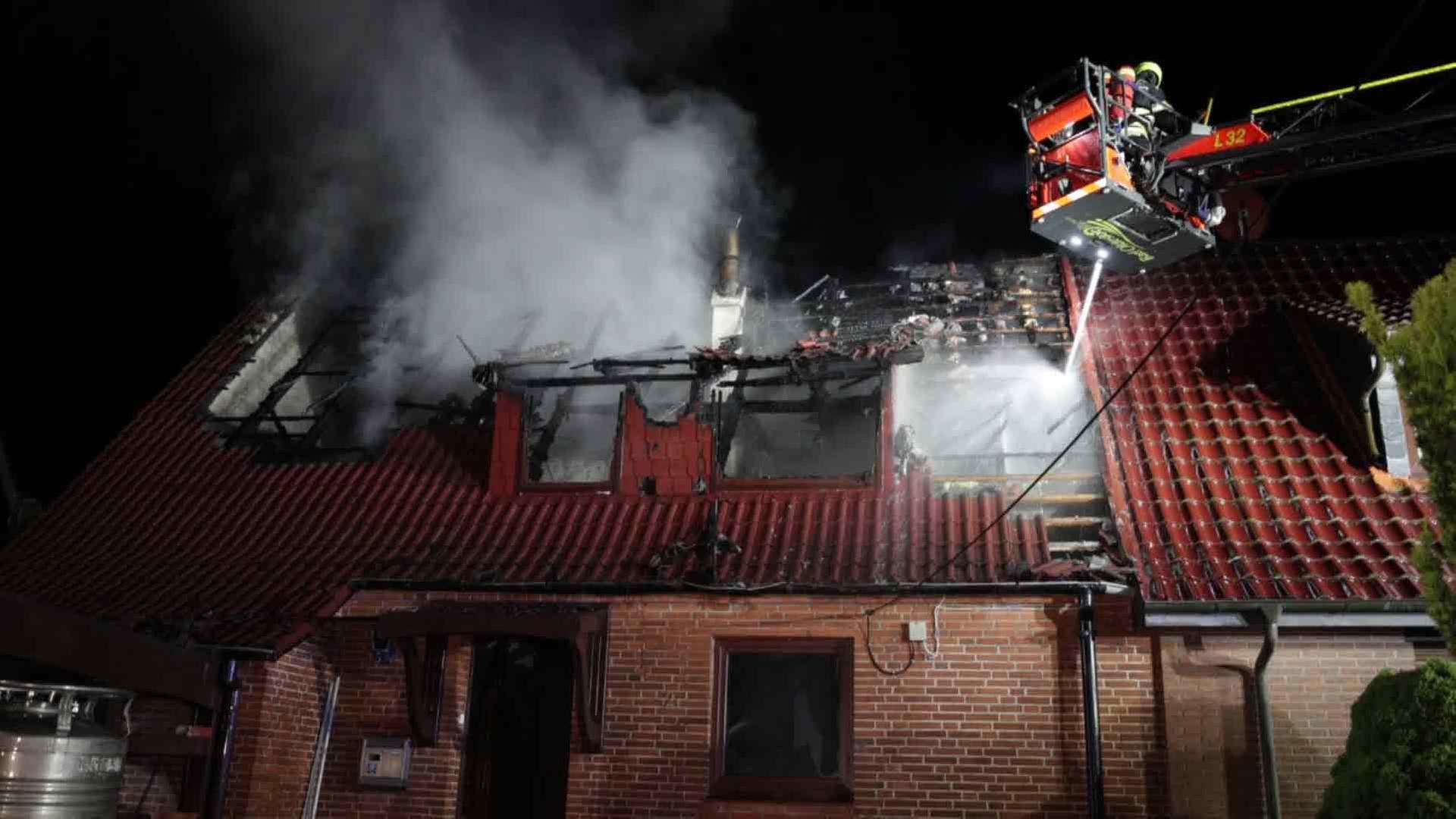 Lasbek: Feuer greift auf andere Wohnhaushälfte über