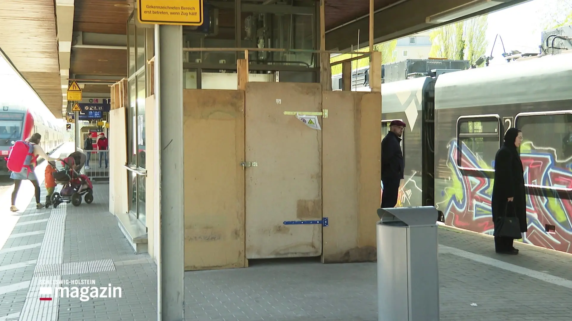 Fehlender Aufzug am Bahnhof Elmshorn: Bahn stellt Helfer bereit