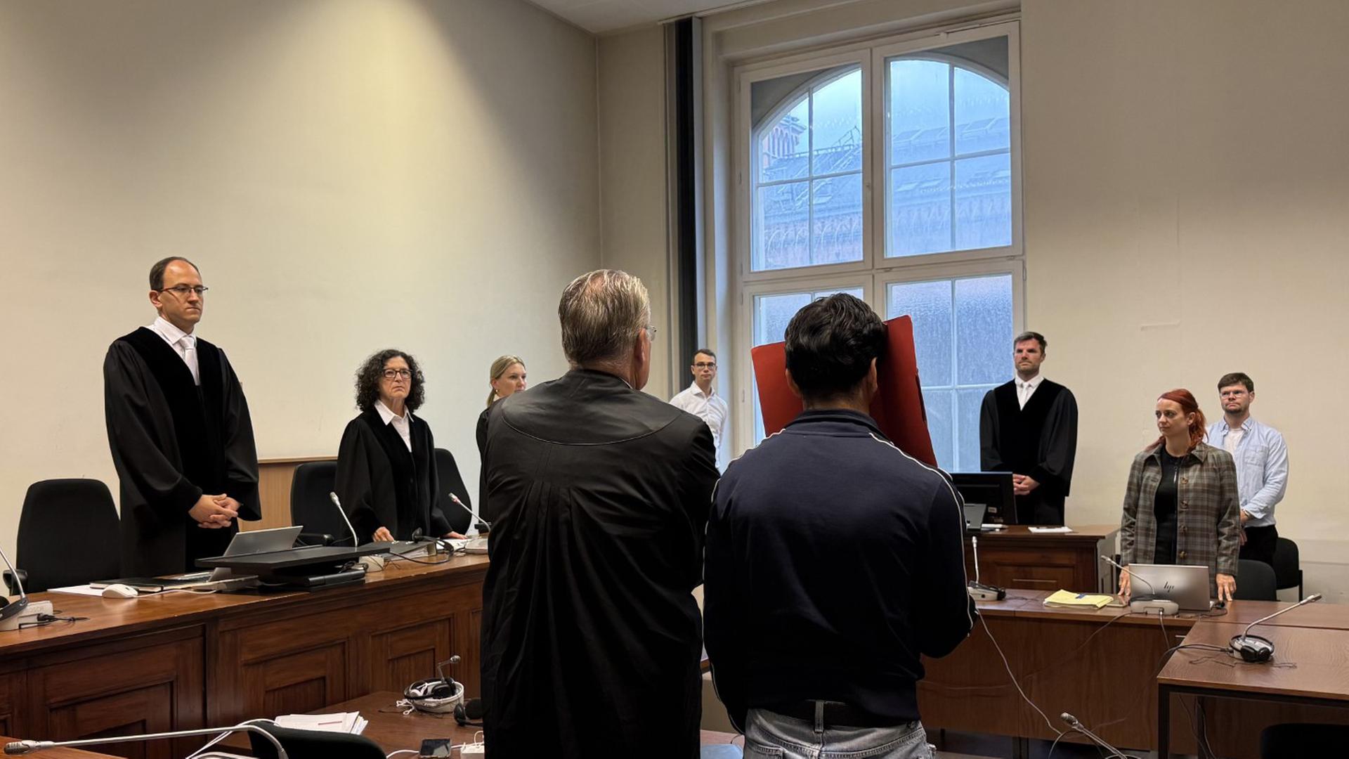 Prozess um Axt-Angriff: Richterin schimpft über Justiz-Ausstattung