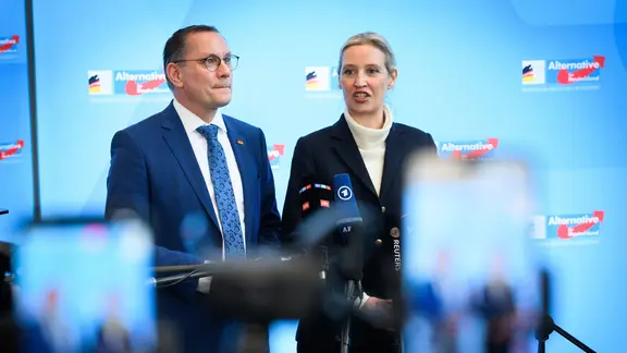 Die wiedergewählten Fraktionsvorsitzenden der AfD, Tino Chrupalla und Alice Weidel, äußern sich nach der konstituierenden Sitzung der AfD-Fraktion im Deutschen Bundestag.