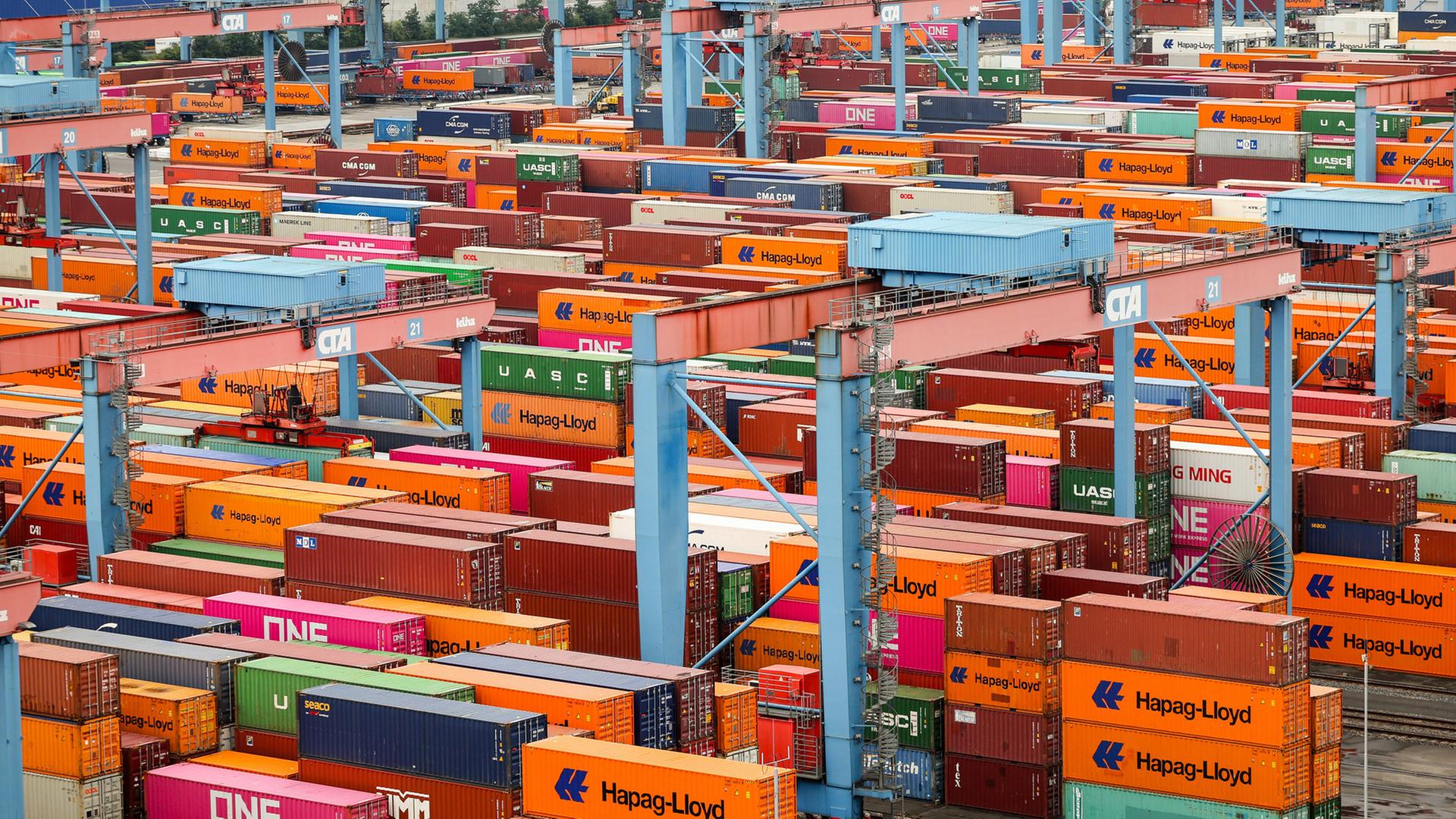 Containerumschlag im Hamburger Hafen legt deutlich zu