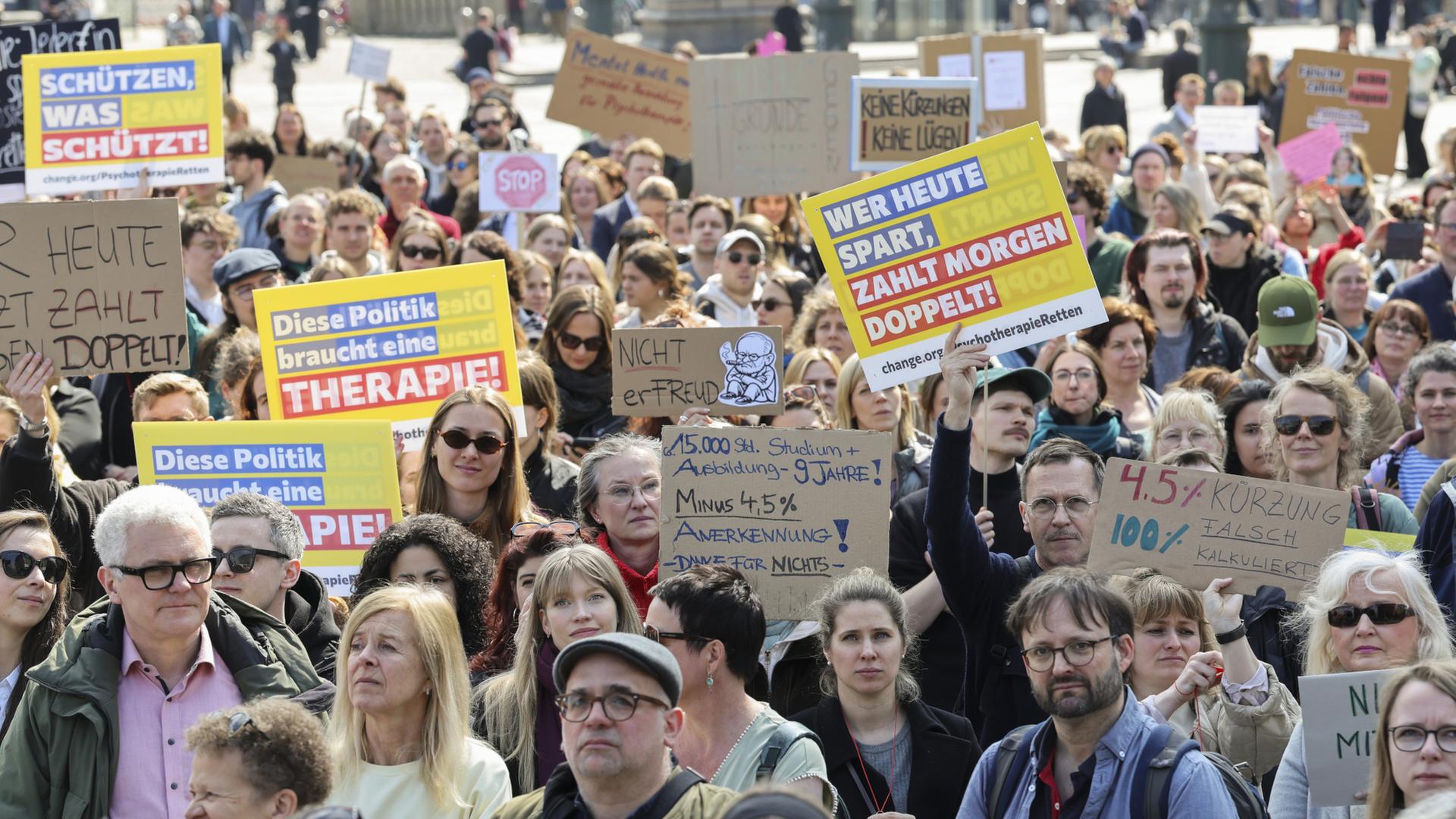 Psychotherapeuten protestieren in Hamburg gegen Honorarkürzungen
