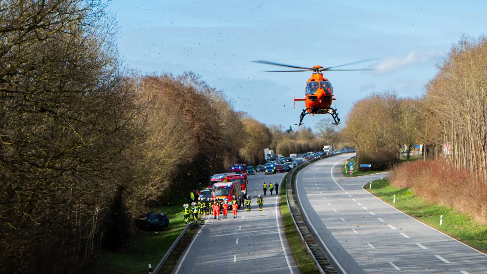 A1 bei Neustadt: 25-Jährige stirbt noch an der Unfallstelle