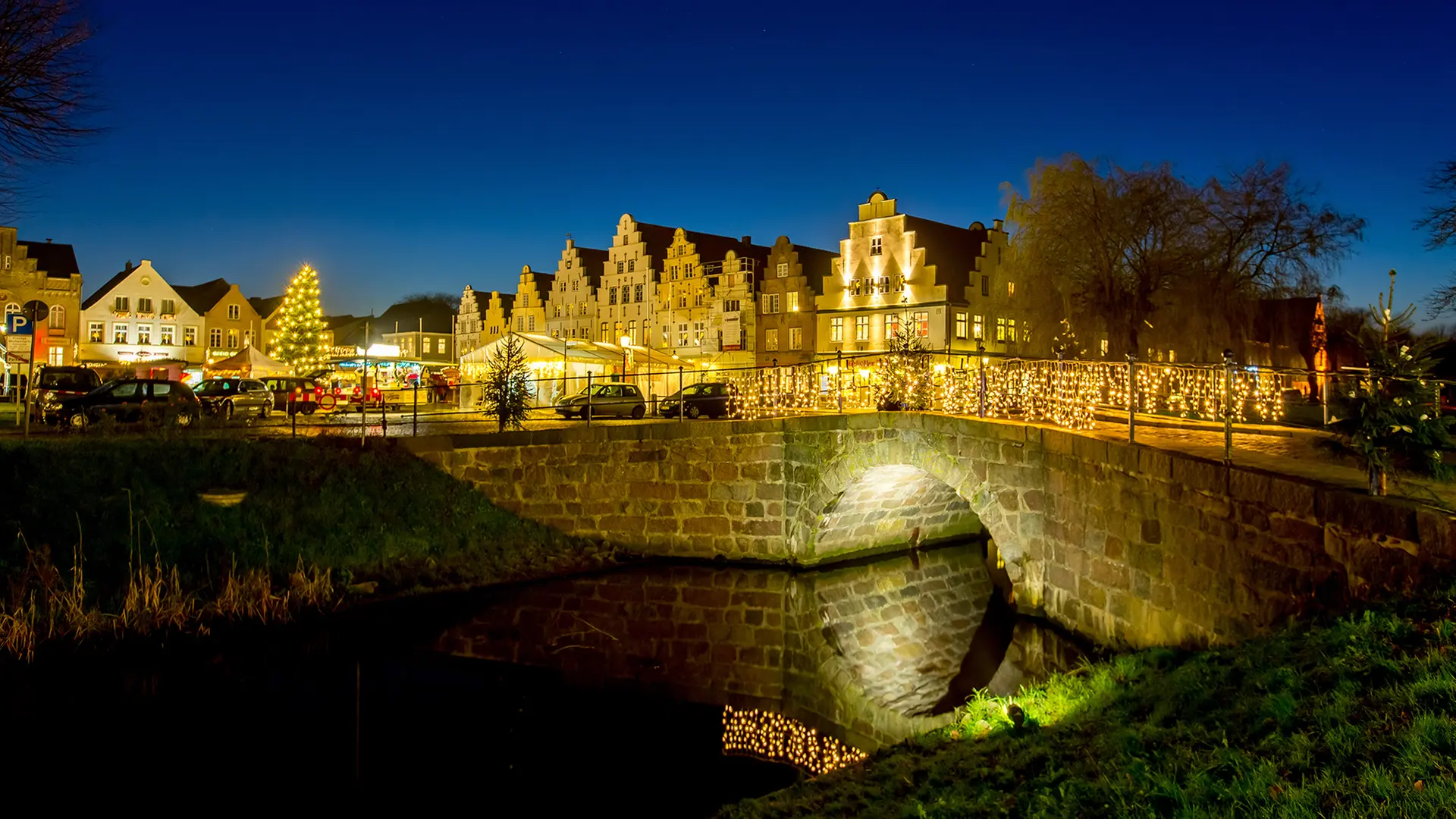 Weihnachtsmarkt in Friedrichstadt: Grachtenweihnacht gestartet