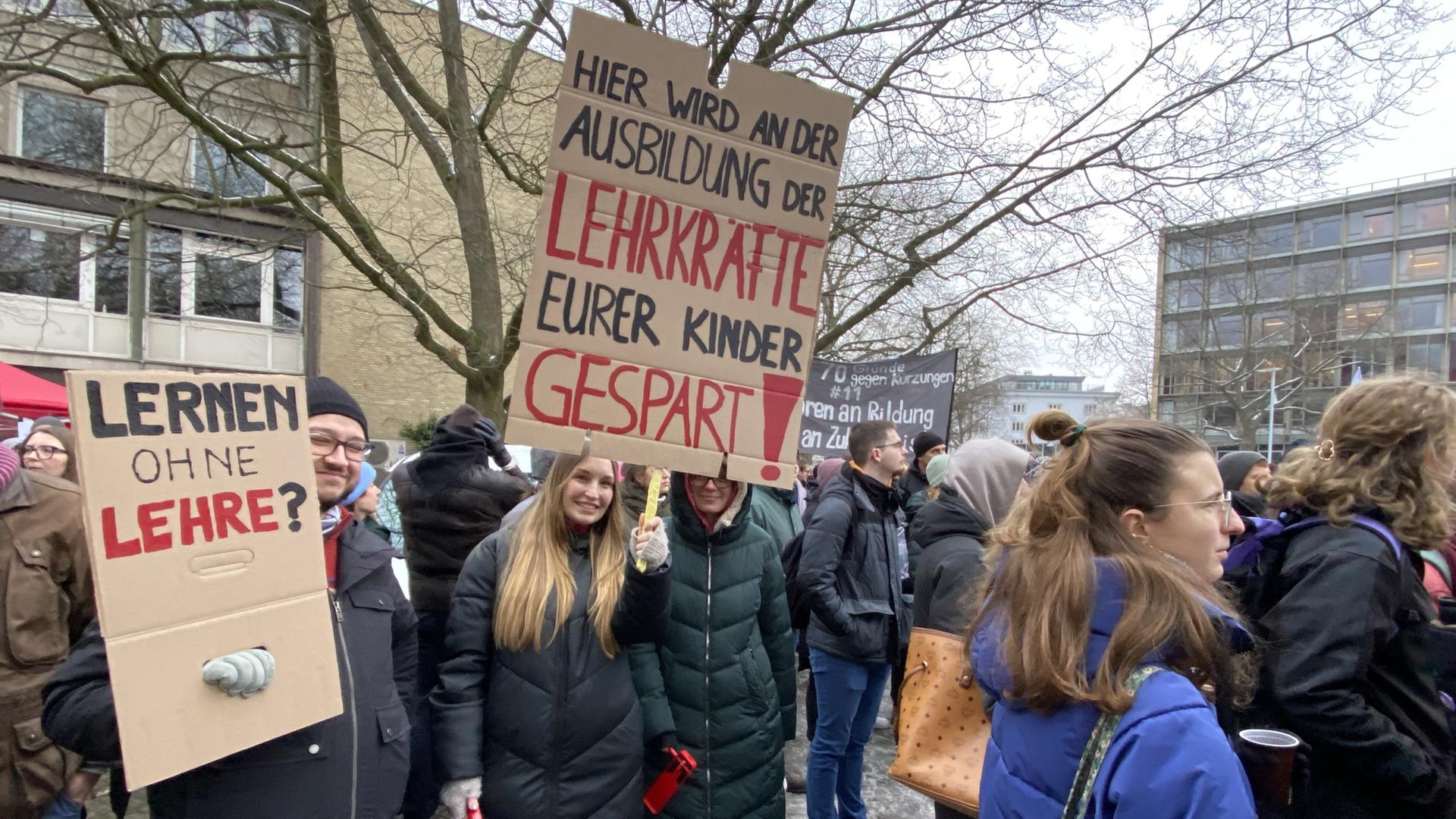 Uni Hamburg: Studierende protestieren für bessere Studienbedingungen